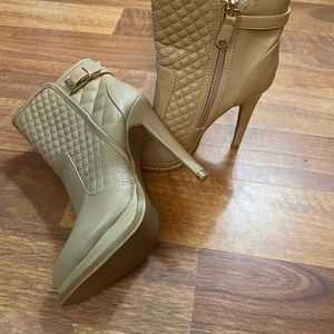 Liliana Ultra High Heel Ankle Boots Size 7 1/2 Excellent Condition